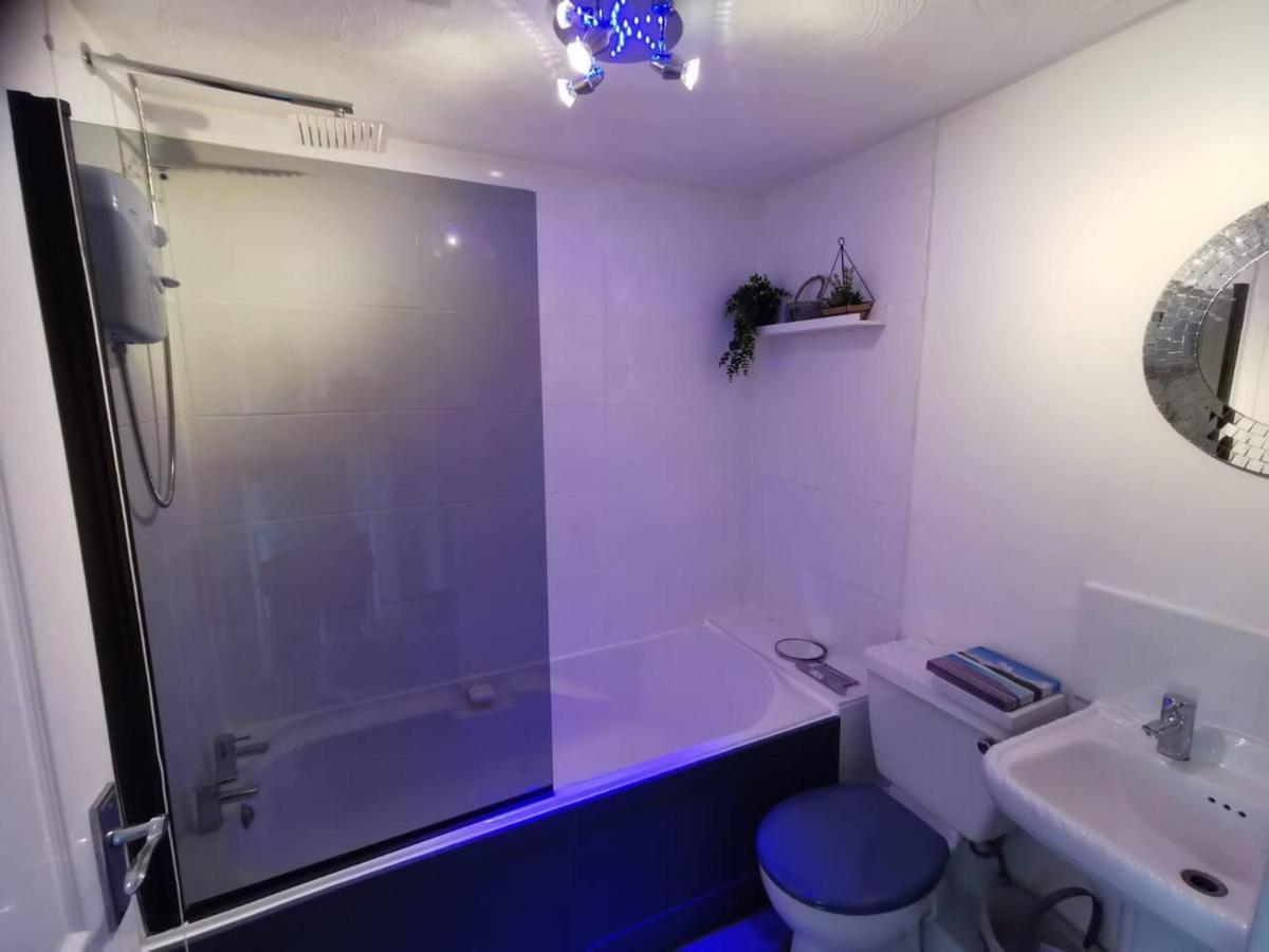 Stunning 2-Bed House In Macclesfield Cheshire Villa Dış mekan fotoğraf